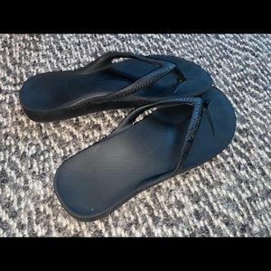 Archie’s flip flops size 9 W/ 8M